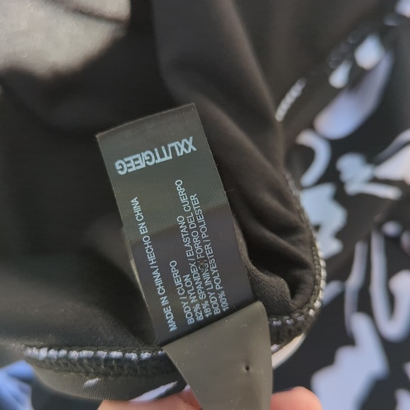 Hurley black and white one piece swimsuit size XXL - Picture 7 of 8